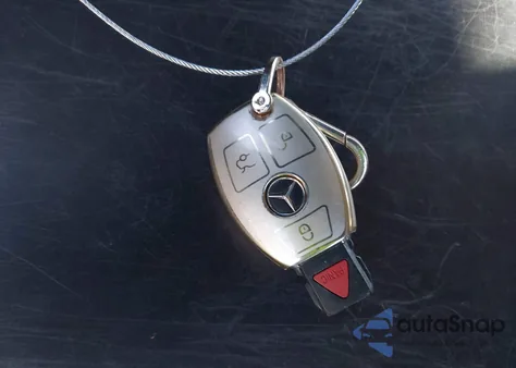 2010 Mercedes-Benz Glk 350 4Matic z USA, uszkodzony, nr VIN WDCGG8HB0AF392839